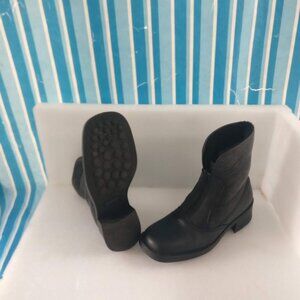 Vintage Genuine Real Leather Front zipper lined boot 6 made in canada